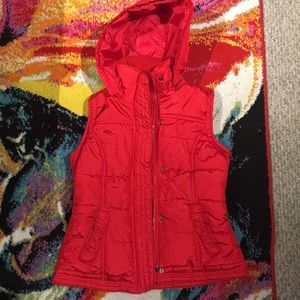 Fitted Red Puffer Vest w Removable Hood